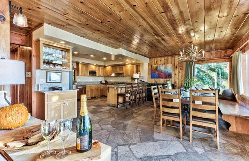 Lincoln Park House | LX6 Lakefront Luxury Estate Cave Rock