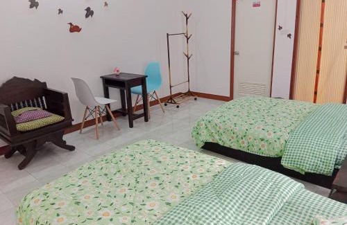 Khlong Tan Nuea Apartment | Lychee Room w balcony Near AirportTrain BTS Sukhumvit 2min walk 7-11