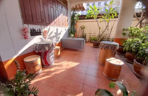Khlong Tan Nuea Apartment | Lychee Room w balcony Near AirportTrain BTS Sukhumvit 2min walk 7-11