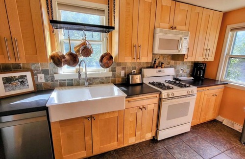 Lyndhurst House | Lyndhurst 3 BR 1 Bath Home for Monthly Rental w Smart TVs and wood flooring in quiet neighborhood
