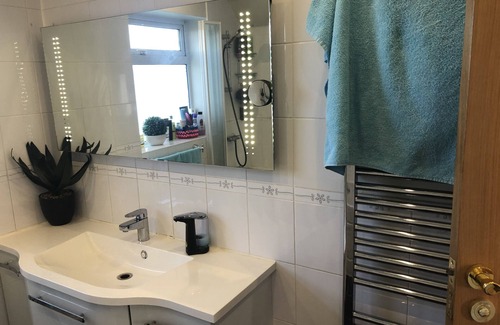 Olton Bed & Breakfast | Lyndon House B&B