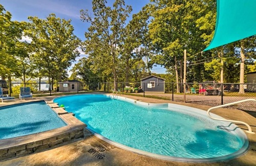 Almo Cabin | Lynnhurst Resort-Private cabin on Kentucky Lake with Hot Tub
