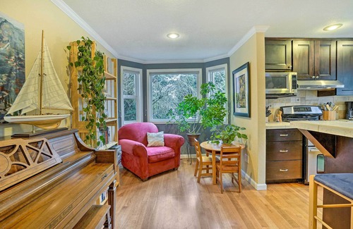 Picnic Point-North Lynnwood House | Lynnwood Home: Private Hot Tub, Fire Table & Grill