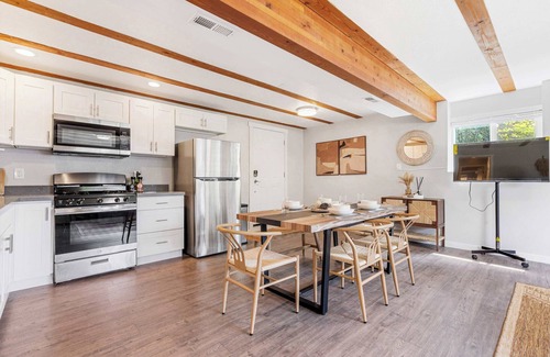 Lynnwood House | Lynnwood Modern Basement |Hot Tub |Private Entry