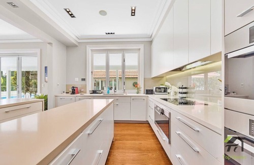 Warrawee House | 'Lynwood' Warrawee Manor- Koi Home