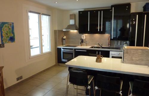 6th Arrondissement Apartment | Lyon Superbe Appartement Parc Tête d'Or 95 M2 Clim Parking