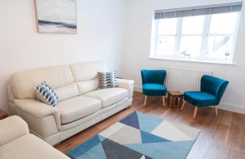 Ashbourne House | Lysander House - Modern, 4-Bed House, near Alton Towers