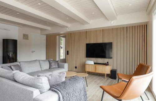 Uurainen Apartment | Mökki ulkoporealtaalla