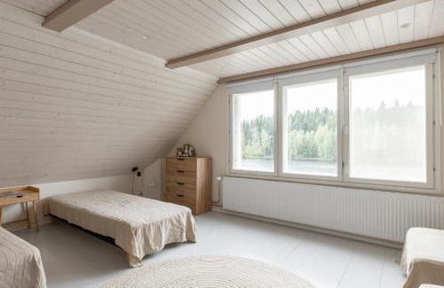 Uurainen Apartment | Mökki ulkoporealtaalla