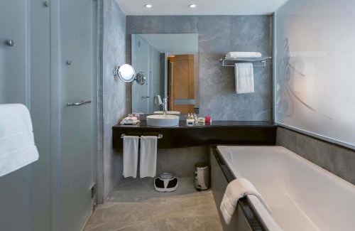 Les Berges du Lac Hotel | Mövenpick Hotel du Lac Tunis