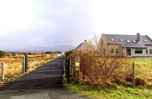Saula Apartment | M033 Achill Gatehouse By The Greenway-4 Bedroom-Sleeps 8