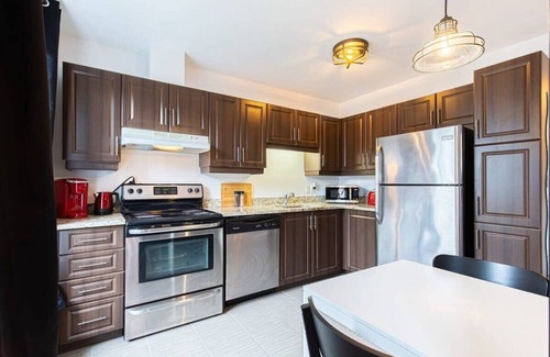 Milton Park Apartment | M11 | Boulevard Suites:Minimal Formula 1 Studio 3D