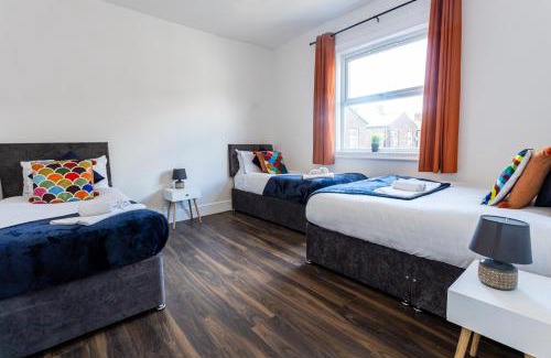 Belle Vue House | M18 Abbey Hey Guesthouse