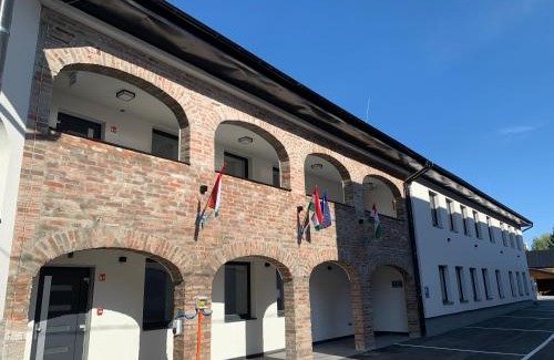 Miskolc Apartment | M70 Apartmanház