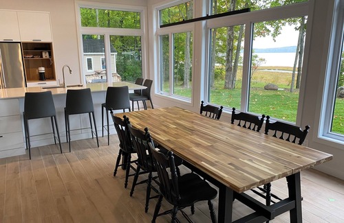 Saint-Augustin-de-Desmaures House | Maison Contemporaine en Bordure du St-laurent. Location Minimum 31 Nuits