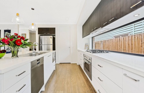 Footscray House | Macpherson Luxe 4BR House by A & T
