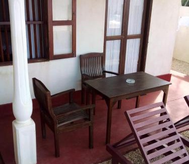 Hikkaduwa Bed & Breakfast | Madampa Ganga Villa.