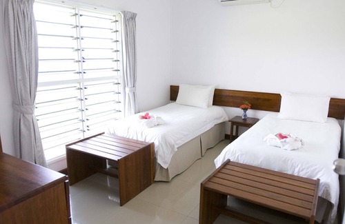 Madang Hotel | Madang Lodge Hotel