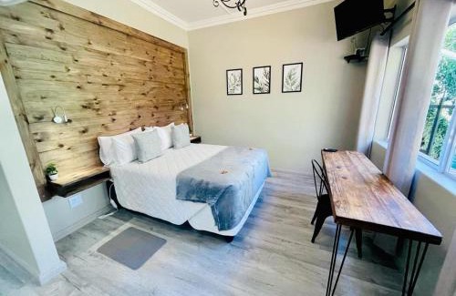 Komani House | Madeira Bed