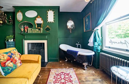 Whitby Apartment | Mademoiselle's Boutique Holiday Accommodation