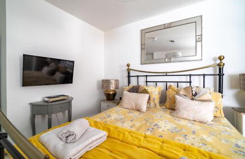 Whitby Apartment | Mademoiselle's Boutique Holiday Accommodation