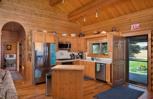 Shining Mountains Cabin | Madison Overlook Cabin
