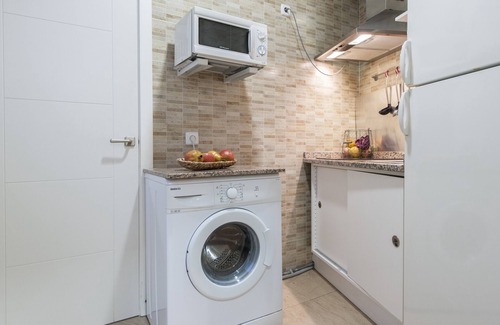 Barrio de La Latina Apartment | Madrid de los Austrias IIt- Apartment in La Latina Neighbourhood