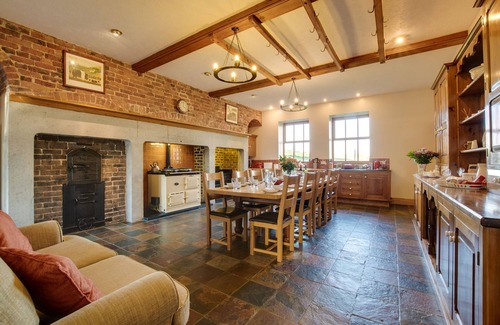 Denbigh House | Maes Mared - Five Bedroom House, Sleeps 10