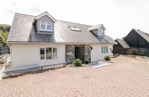 Dolgellau Cottage | MAES MEILLION, family friendly, with a garden in Dolgellau