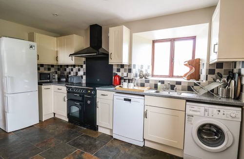 Gilwern Cottage | MAES Y BERLLAN BARN, pet friendly, with open fire in Gilwern