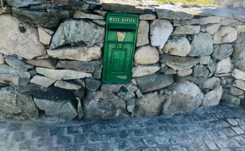 Dundalk House | Maggie janes cottage Carlingford omealth