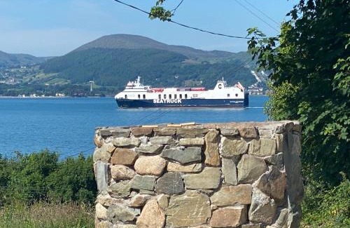 Dundalk House | Maggie janes cottage Carlingford omealth