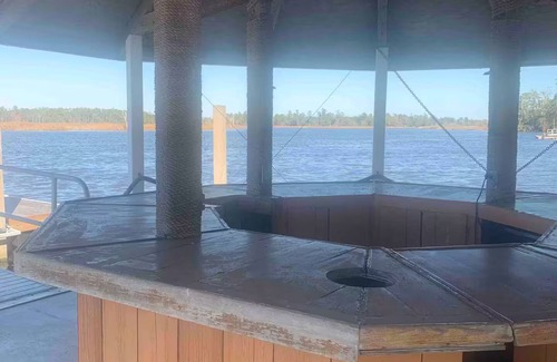 Georgetown House | Maggie Jo’s paradise on the river !