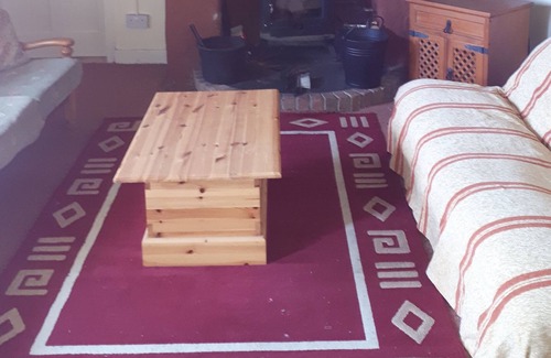 Dundalk Cottage | Maggie's Cottage is located on the side of a mountain, overlooking Dundalk Bay.