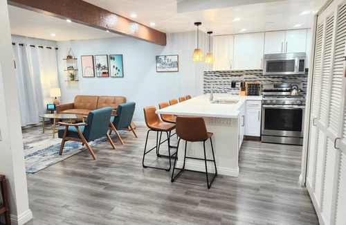 Anaheim Resort Condo | Magic Mouse Vacation Rentals #2 ~ Entire Condo Next to Disneyland