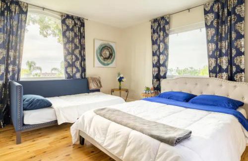 Temecula House | MAGIC VILLAS Oro y Azul on Sunset Deck