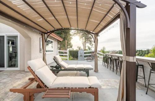 Temecula House | MAGIC VILLAS Oro y Azul on Sunset Deck