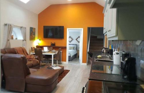 Loughinisland House | Magical 3-Bed Stone Built Cottage - Sleeps 6