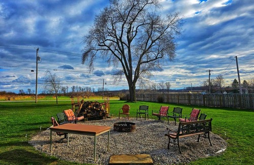 Amherst House | MAGICAL barn with outdoor shower/tubnBock's Jukejoint barn