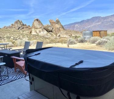 Lone Pine House | Magical property in the Alabama Hills - HOT TUB