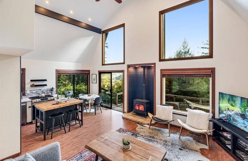 Cazadero House | MagicMountain:Top of RedwoodsEpic Views!ChillVibe Vacation Home!WIFI/Pup/HtTb