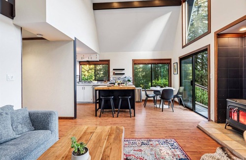 Cazadero House | MagicMountain:Top of RedwoodsEpic Views!ChillVibe Vacation Home!WIFI/Pup/HtTb