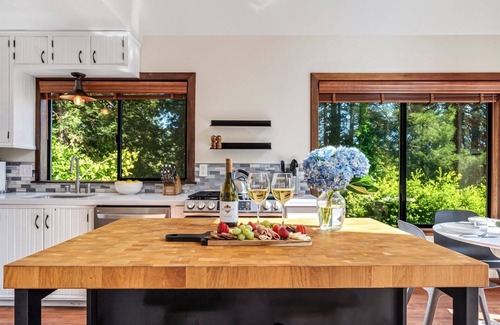 Cazadero House | MagicMountain:Top of RedwoodsEpic Views!ChillVibe Vacation Home!WIFI/Pup/HtTb