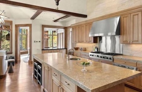 Red Mountain House | Magnificent 6 bedroom house