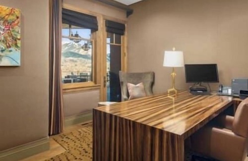 Red Mountain House | Magnificent 6 bedroom house