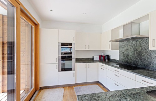 Champery Apartment | Magnificent apartment with jacuzzi at the foot of the Champéy gondola - By Mrs Miggins