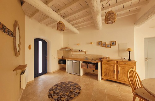 Congenies Bed & Breakfast | Magnificent Duplex apartment: balneo, spa, swimming pool