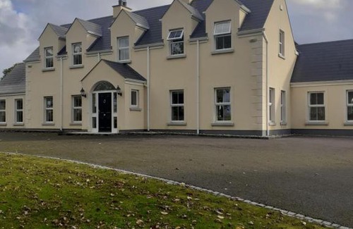 County Meath House | Magnificent House Bed No2 Double Room