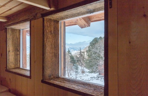 Mayens-de-Riddes Ski Chalet | Magnificent large chalet on the slopes more information La gouille à l'ours