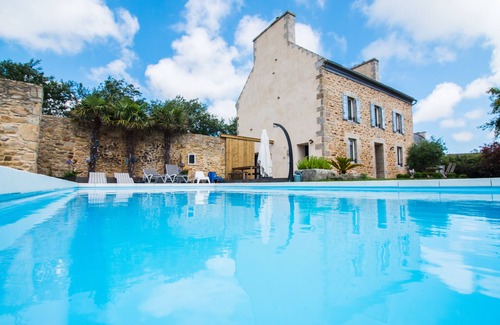 Plouneour-Trez Villa | Magnificent renovated 4* villa with heated swimming pool. Ideal for families!